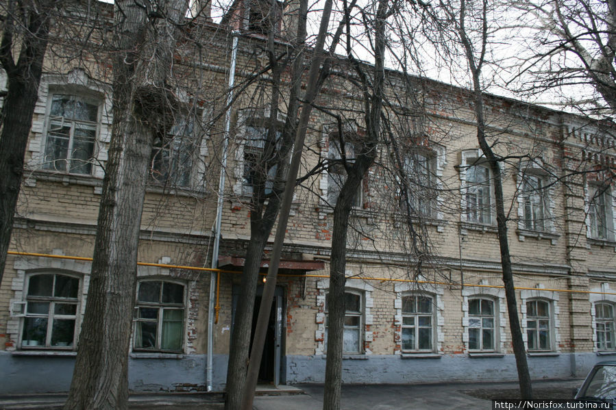 Тот самый симпатичный домик во дворе! Его бы отреставрировать аккуратненько...