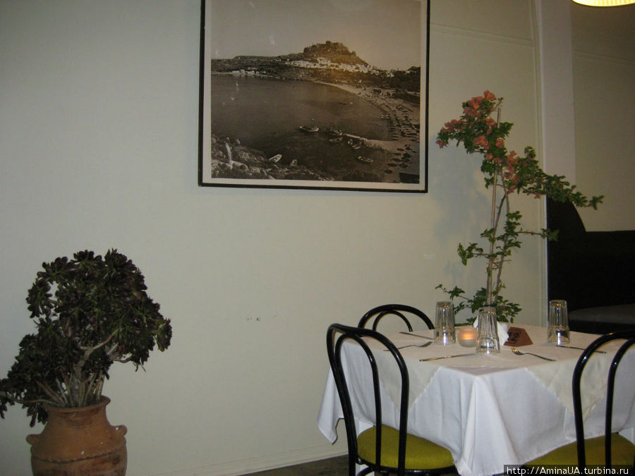 На ужин решили поехать в типичный сельский ресторанчик неподалеку, в Пефки. ... Линдос, остров Родос, Греция