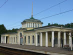 Это не тот вокзал, где давал концерты И.Штраус. Тот не сохранился, — на его месте в Павловском парке памятный камень.