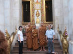 Юные монаси Ват Бовон Нивет Вихан (Wat Bowonniwet Vihara), Бангкок, Таиланд