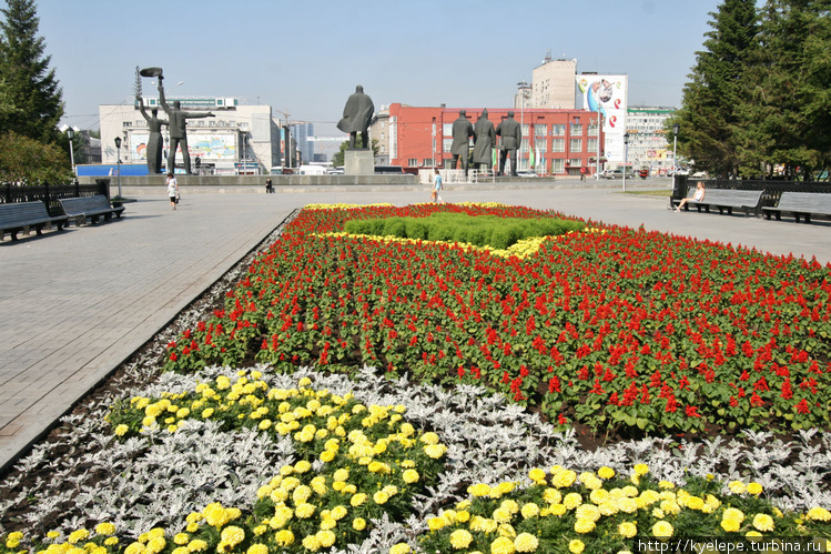 Сквер на площади Ленина.