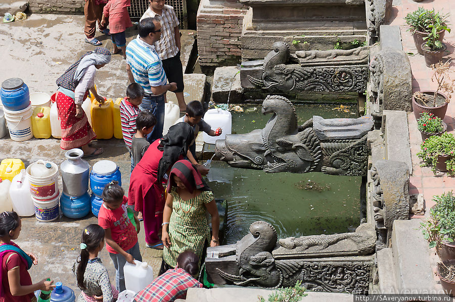 Очереди за водой Катманду, Непал
