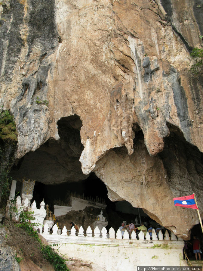Нижняя пещера Бан-Пак-Оу, Лаос